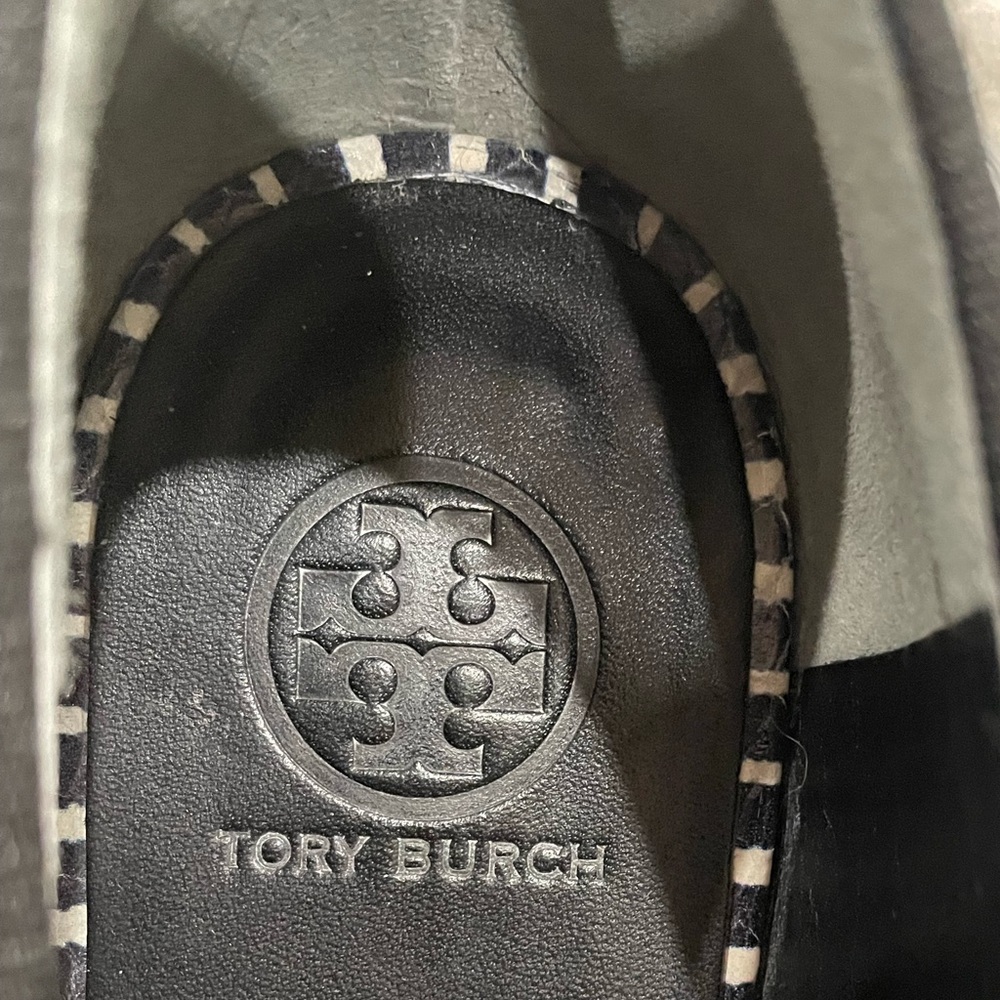 Tory Burch Evette patent leather penny loafers, size 7.5 - Picture 10 of 12